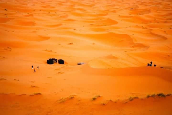 Отель Erg Chebbi Starlight Camp Мерзуга Экстерьер фото