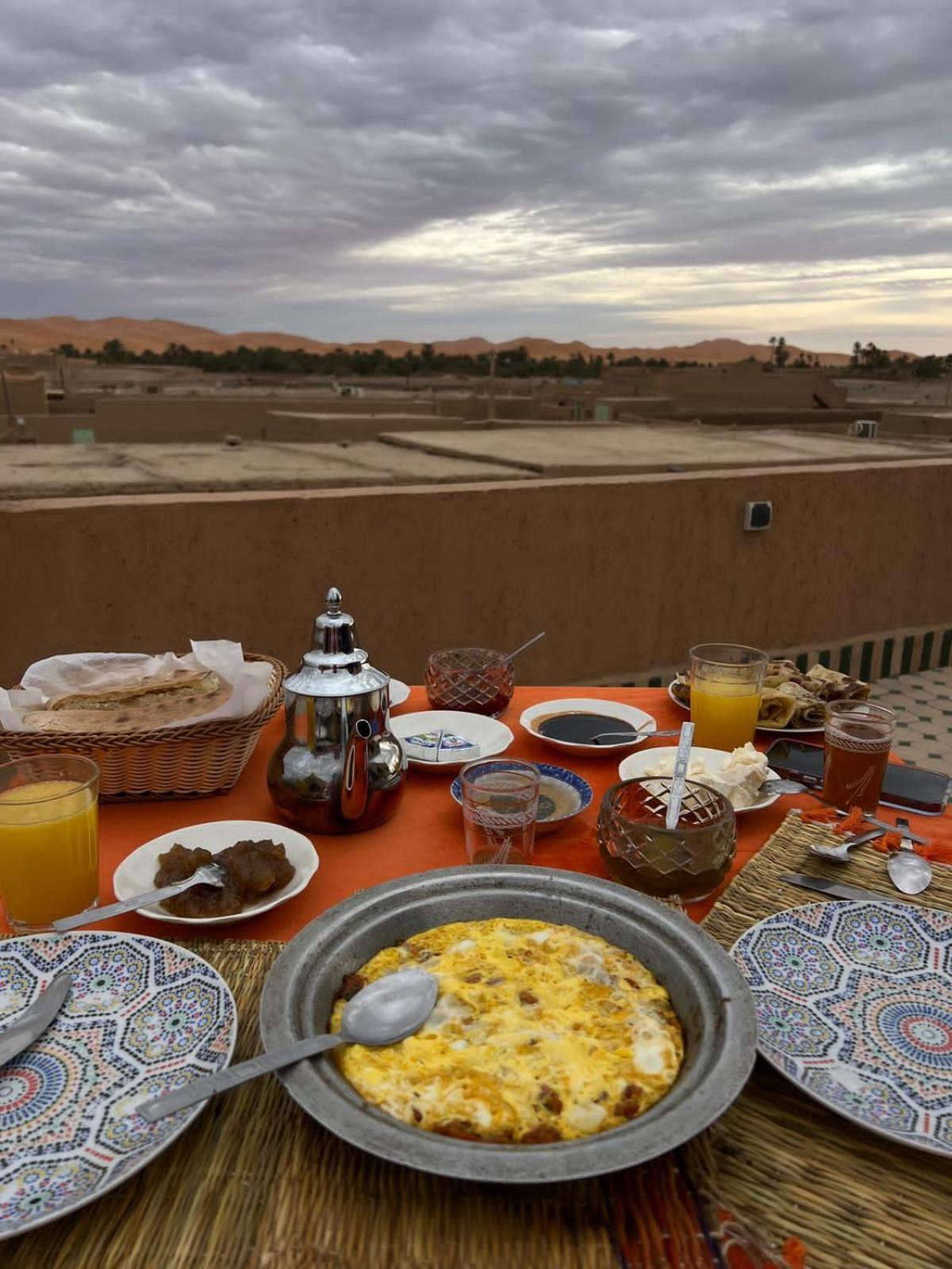 Отель Erg Chebbi Starlight Camp Мерзуга Экстерьер фото