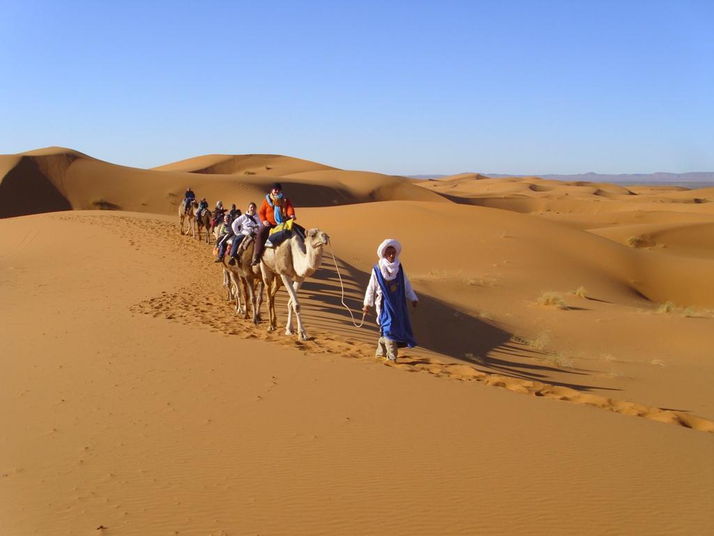 Отель Erg Chebbi Starlight Camp Мерзуга Экстерьер фото