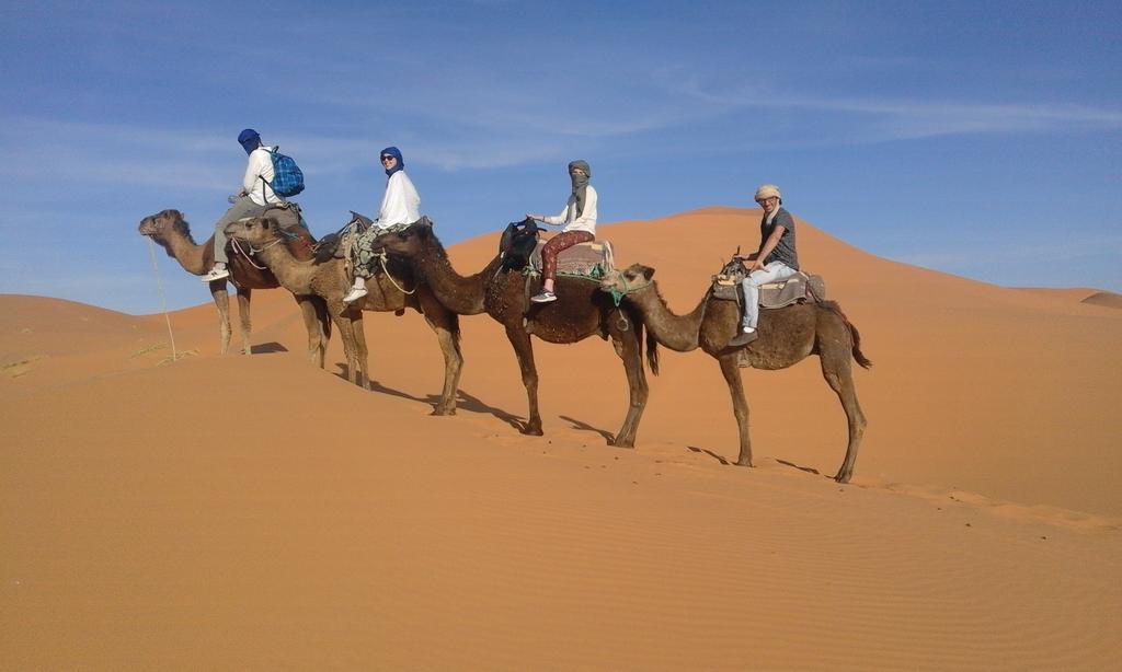 Отель Erg Chebbi Starlight Camp Мерзуга Экстерьер фото