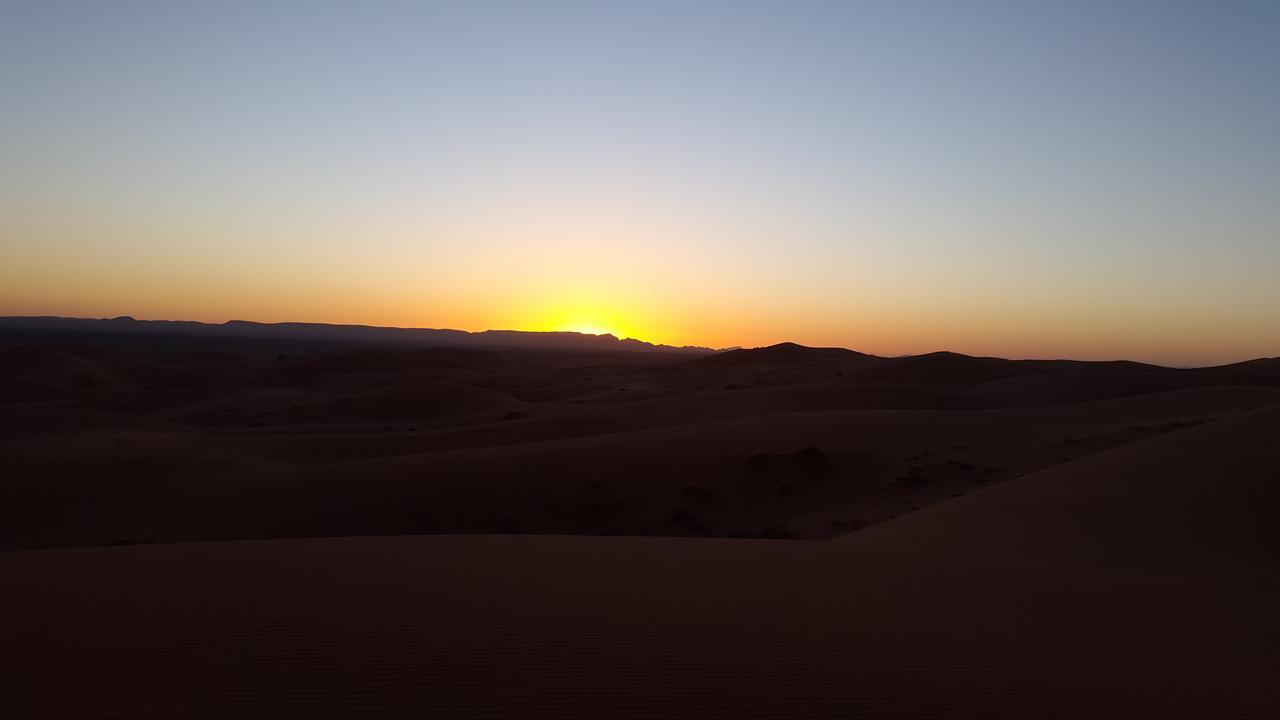 Отель Erg Chebbi Starlight Camp Мерзуга Экстерьер фото